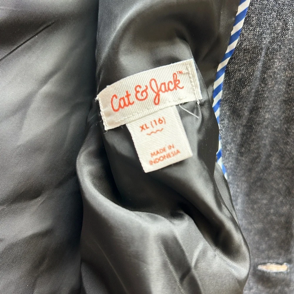 Girls Gray Blazer with Black Velvet Elbow Patches and Collar, size 16,‎ Girls XL